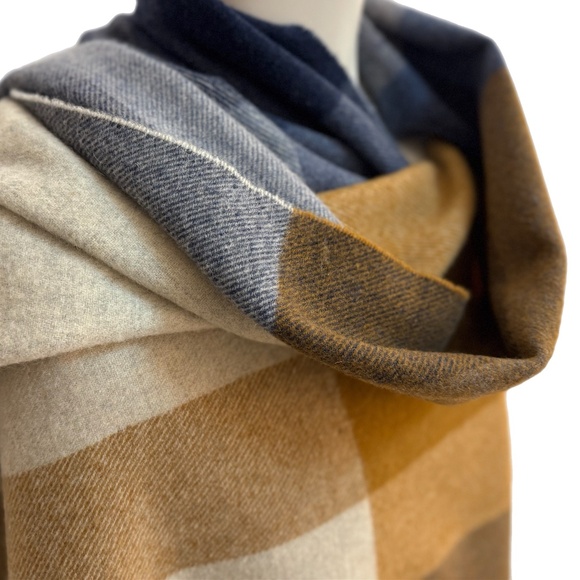 Linea Emmeti 🇮🇹 Fine Merino Wool Wrap – Made in Italy, Blue & Camel Plaid, NWT - Picture 3 of 9